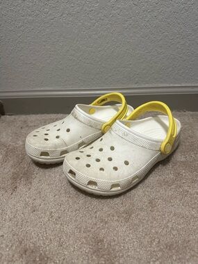 white and yellow crocs